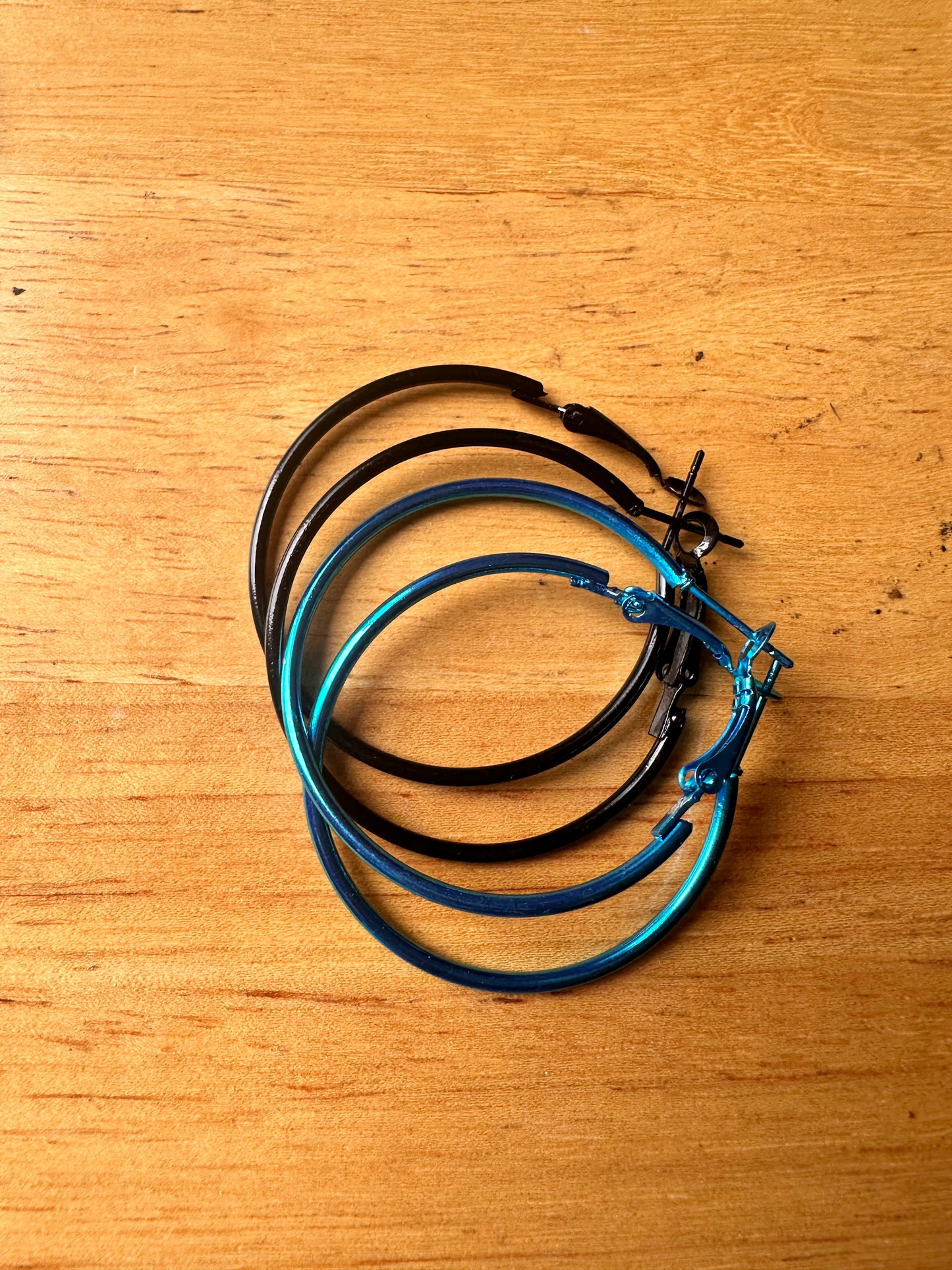 NEW GIRL: Cece's Color Hoop Earrings Set