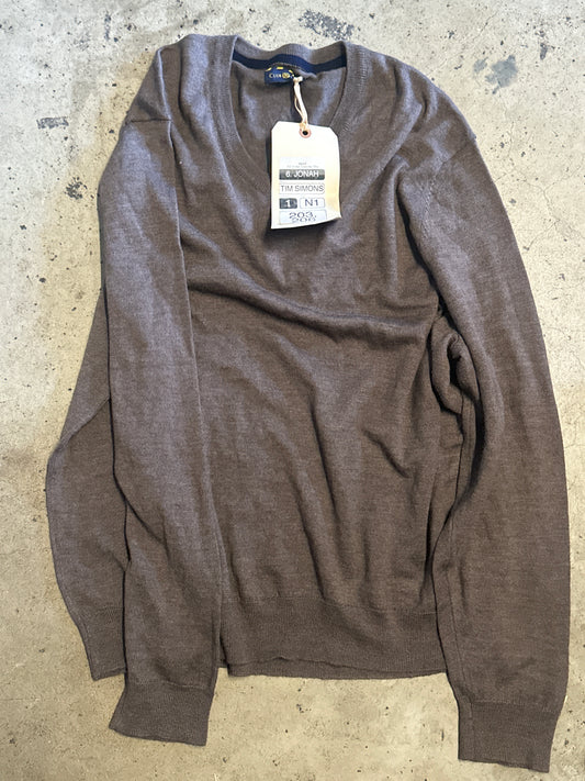 VEEP: Jonah's HERO Ep 702 Club Room LS V-neck Sweater (XL)