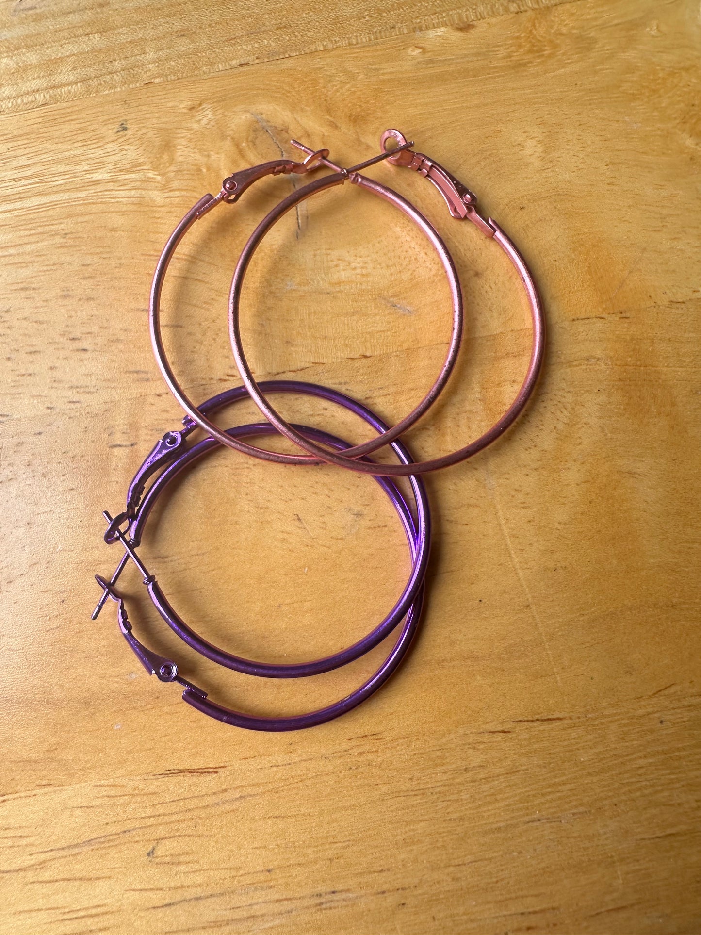NEW GIRL: Cece's Color Hoop Earrings Set