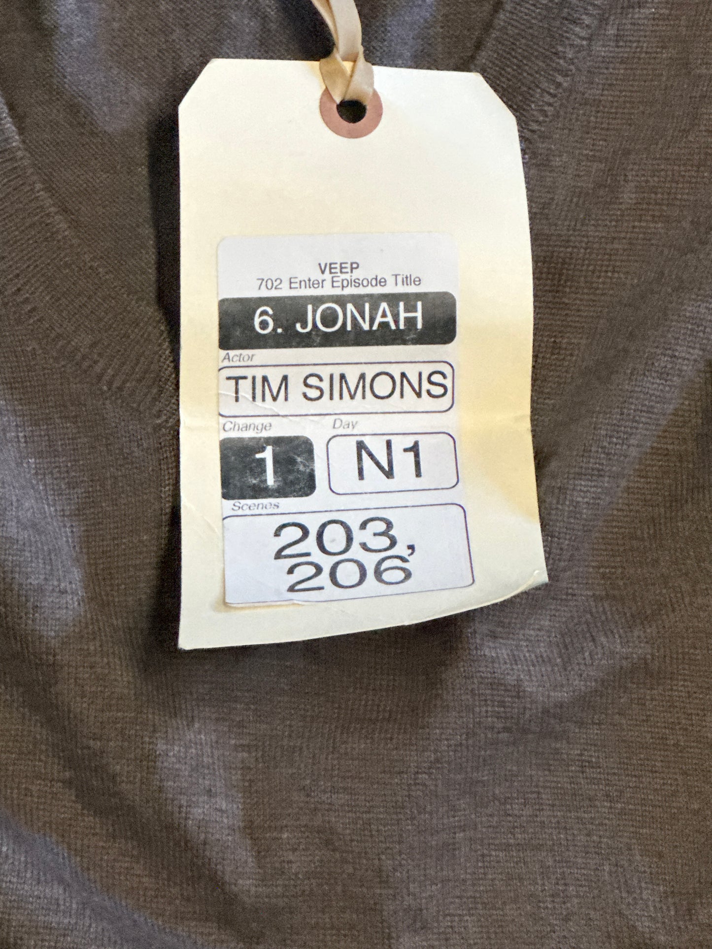 VEEP: Jonah's HERO Ep 702 Club Room LS V-neck Sweater (XL)