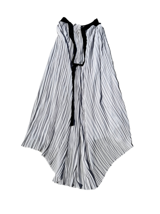 GIRLFRIENDS GUIDE TO DIVORCE: Delia's Wilfred Skirt (XS)