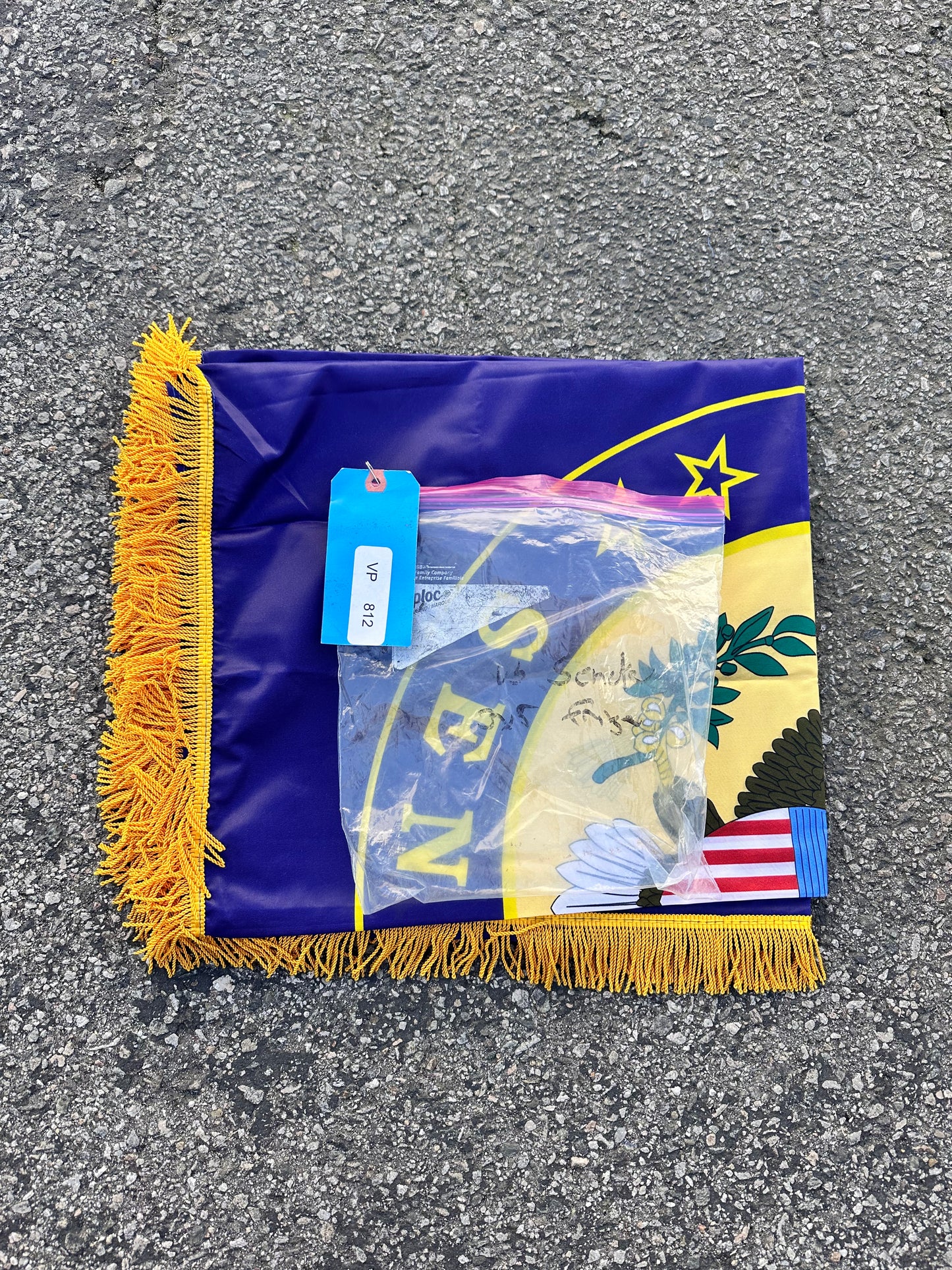 VEEP: Jonah's Whitehouse Hallway Fray Flag Set