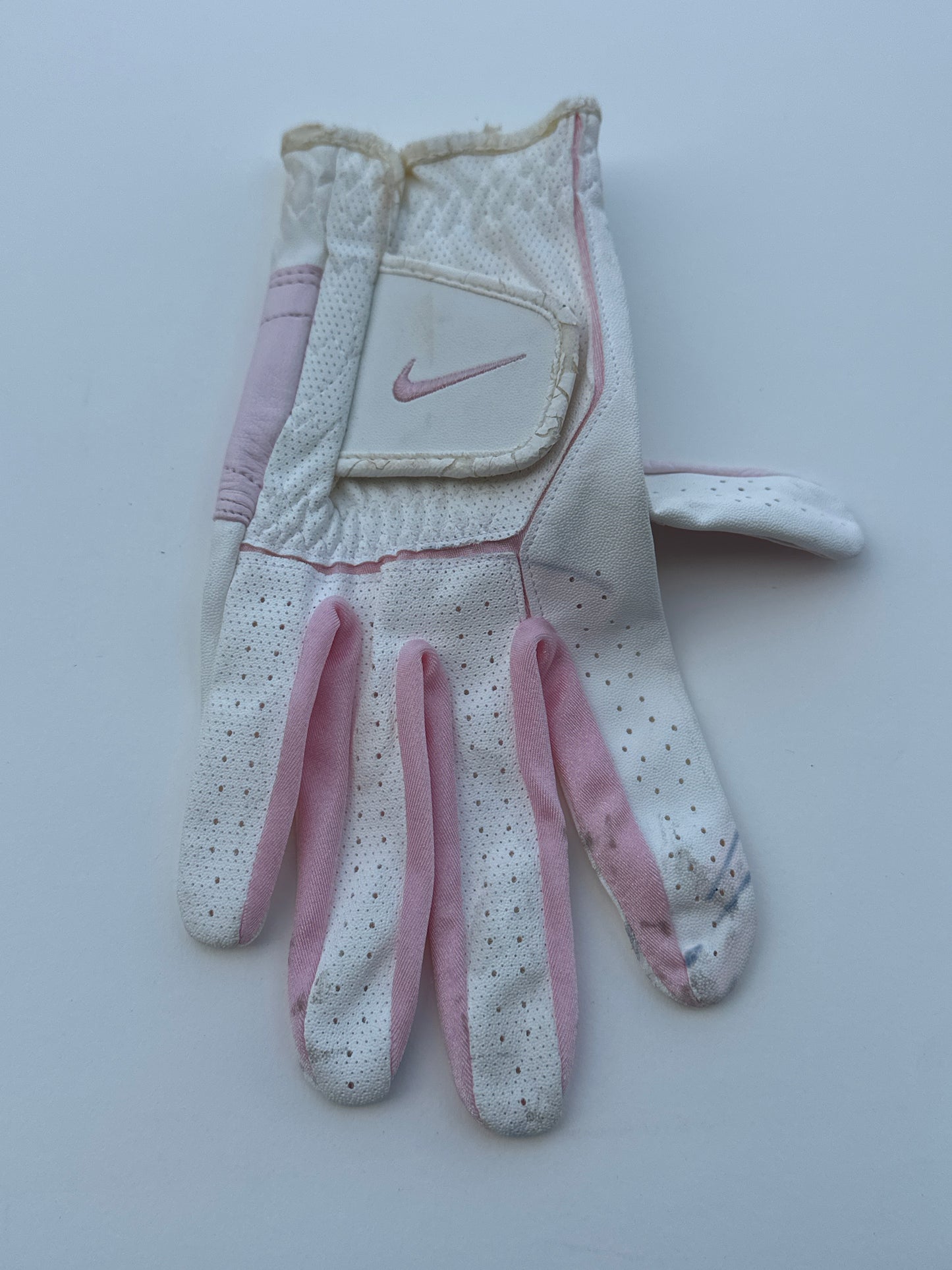 NEW GIRL: Jesica Day and friend HERO Nike Golf Glove from Episode 420 "Par 5"
