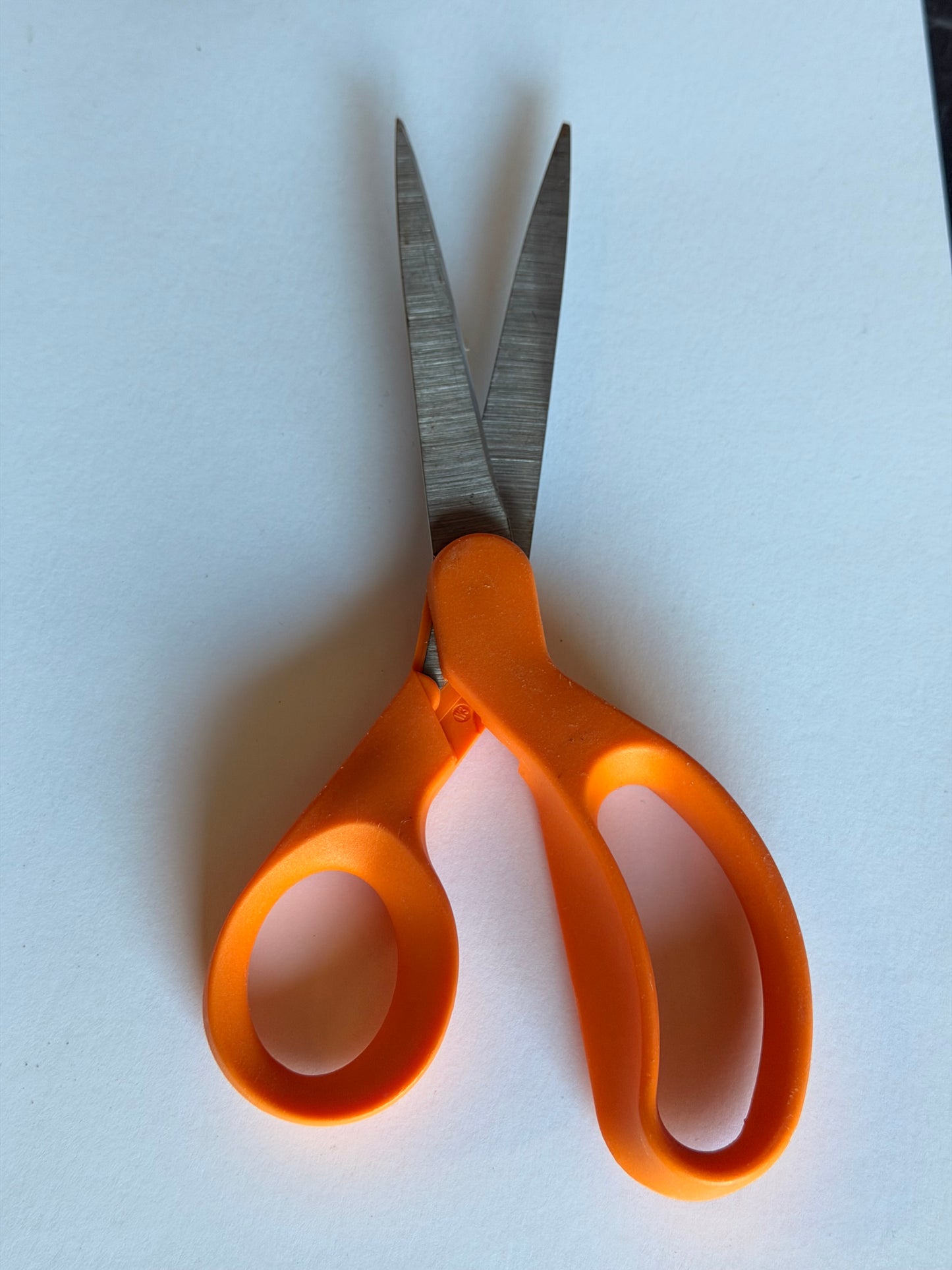 HOUSE: Dr Gregory House HERO orange handle Scissors