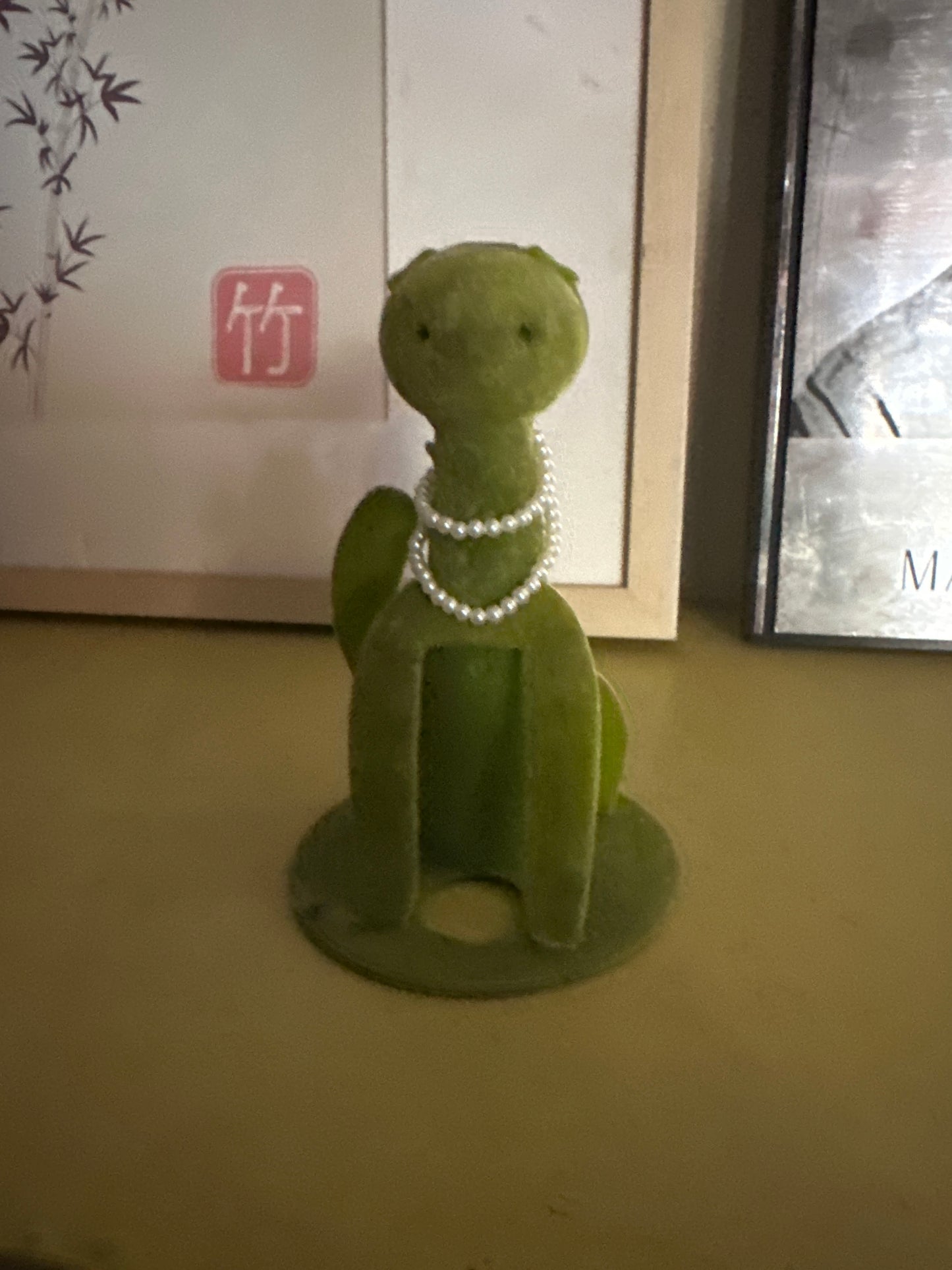 30 Rock: Cerie's Frog-CT in Pearls Prop