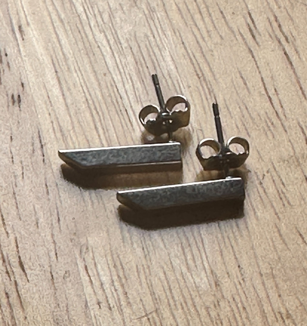 NEW GIRL: Jessica Day Silver bar Earrings