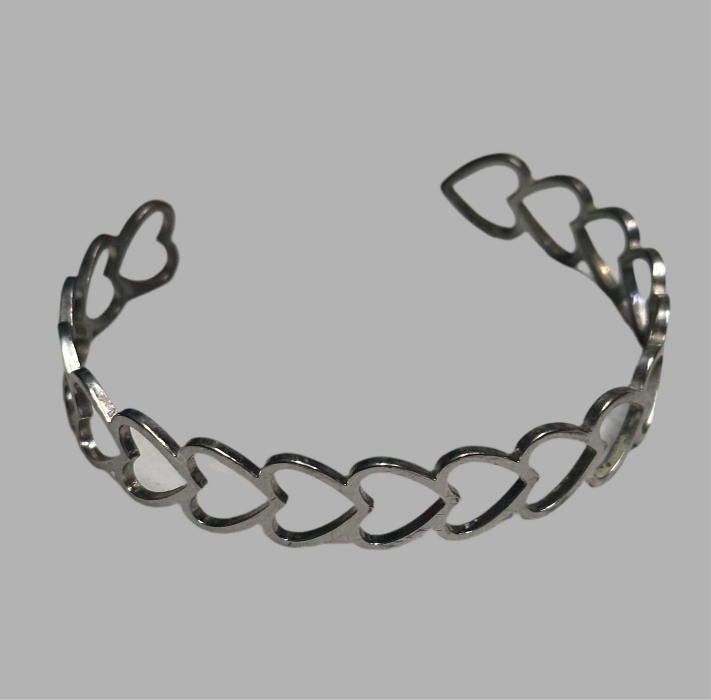 New Girl: Jessica Day’s Silver Heart Bracelet