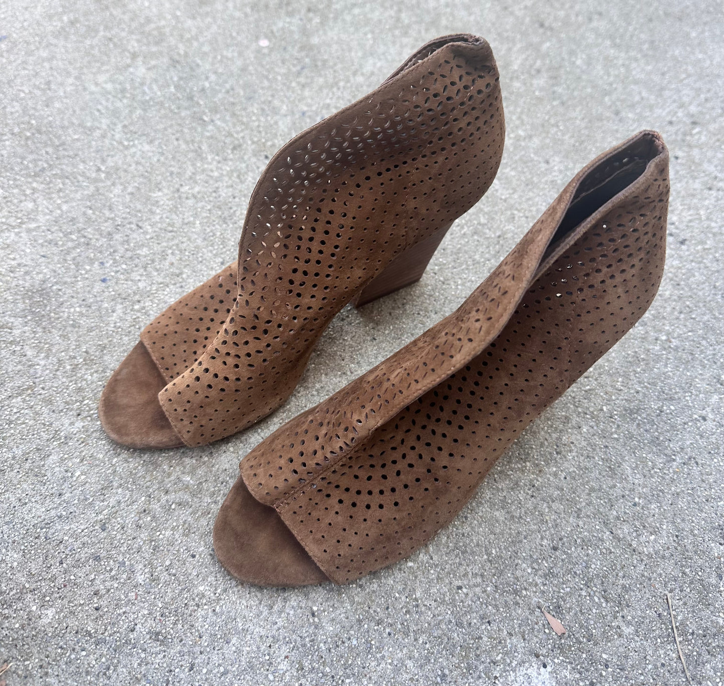 NEW GIRL: Jessica Day's HERO Footwear (7/8)