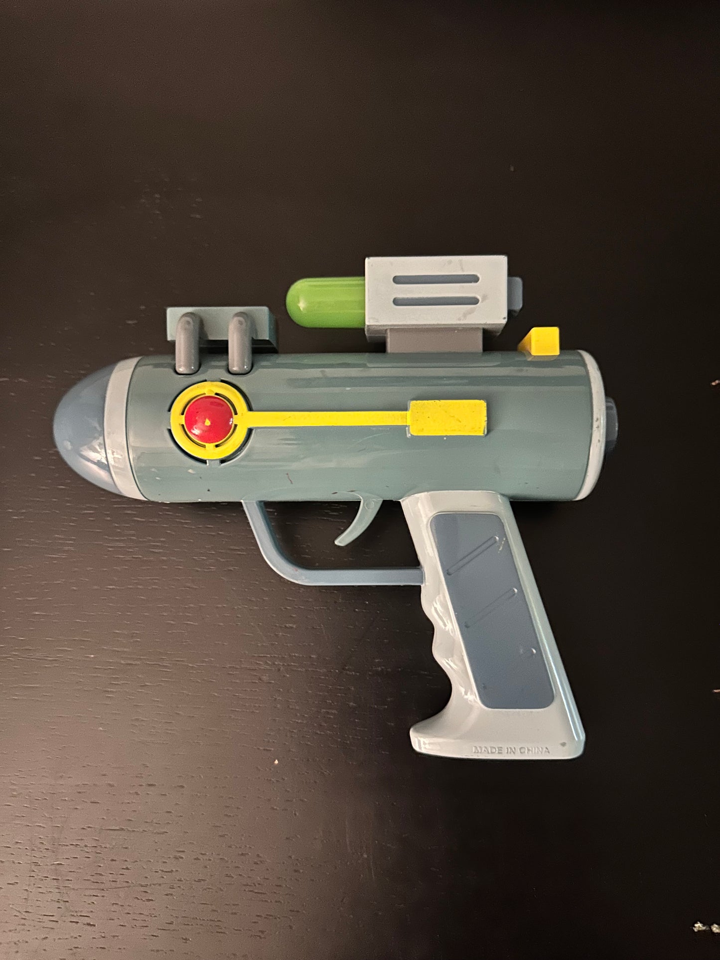 SILICON VALLEY: Richard's Hero Hacker Hostel Laser Gun Prop