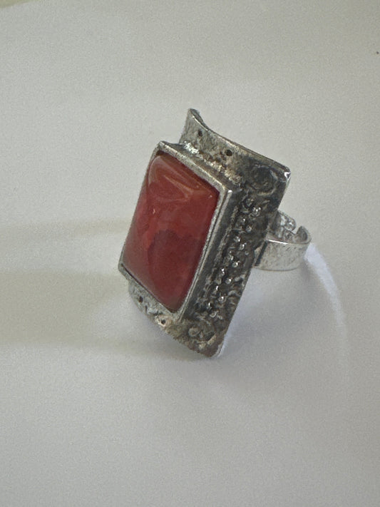 MAD MEN: Meagan Draper's Mid-Century Gold Stone Ring