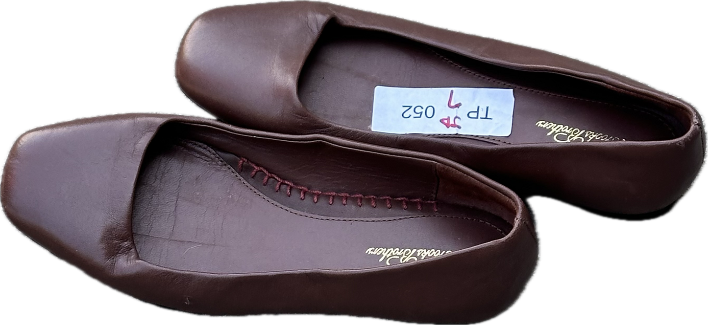 NEW GIRL: Jessica Day's HERO Footwear (7/8)