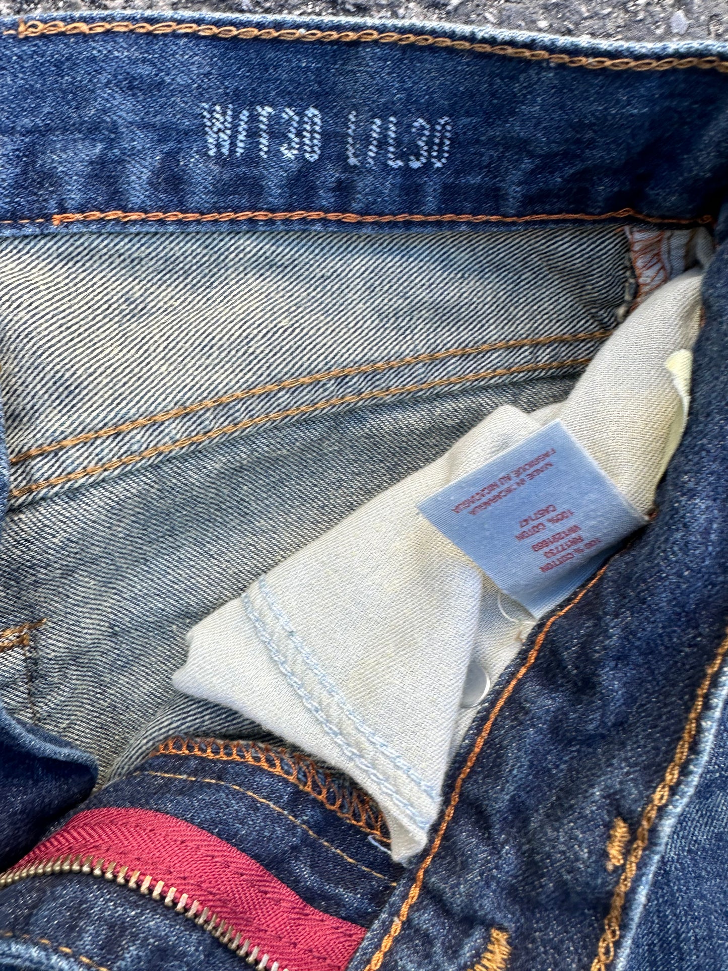 SILICON VALLEY: Becky’s Mailchimp Shirt and Blue Denim Jeans (30)