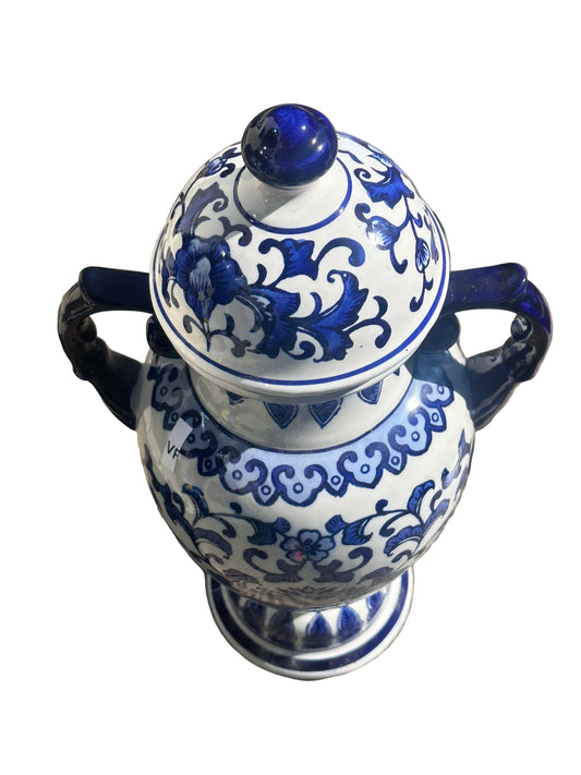 VEEP: Selina's Ceramic Urns from Brownstone Residence