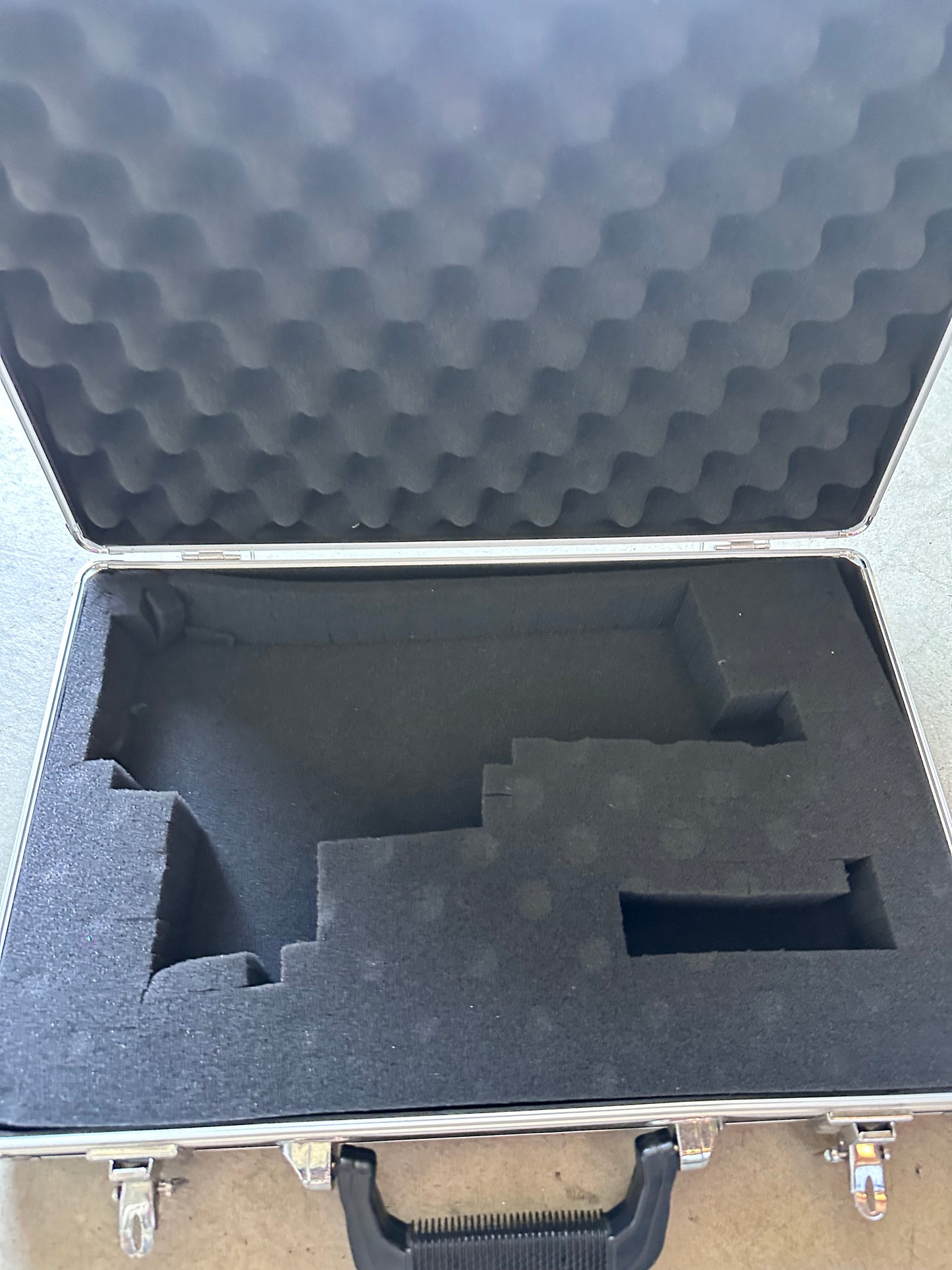 BREAKING BAD: Walter White HERO lockable Gun Briefcase