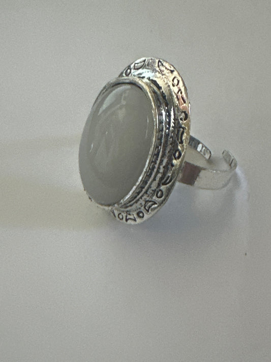 MAD MEN: Meagan Draper's Mid-Century Gold Stone Ring