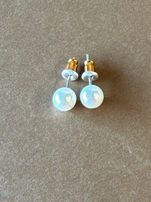 HOUSE: Dr Lisa Cuddy HERO White Pearl Earrings