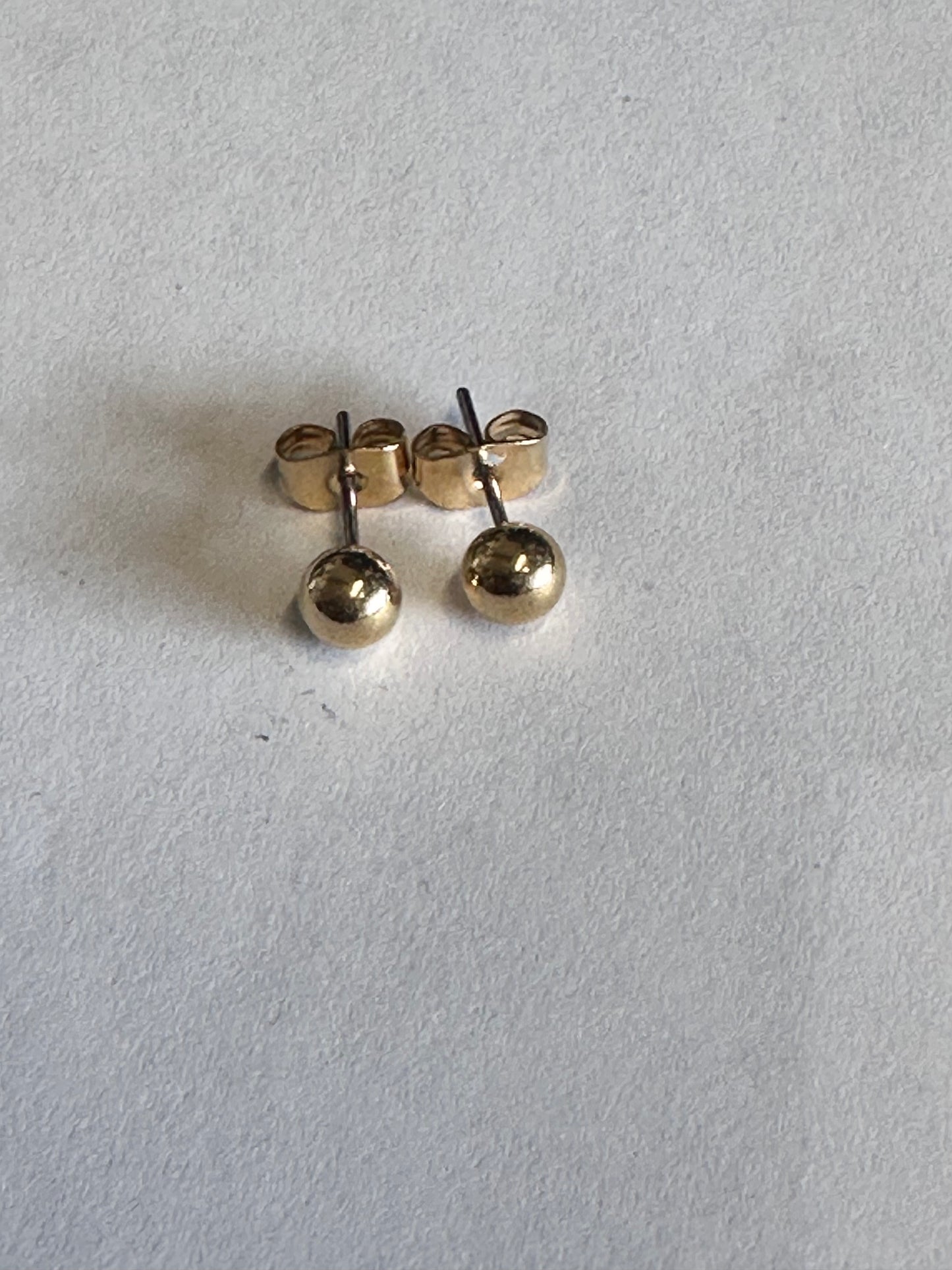 PARKS AND RECREATION: Leslie Knope's Episode 609 Gold Earring Ball Stud Day 2