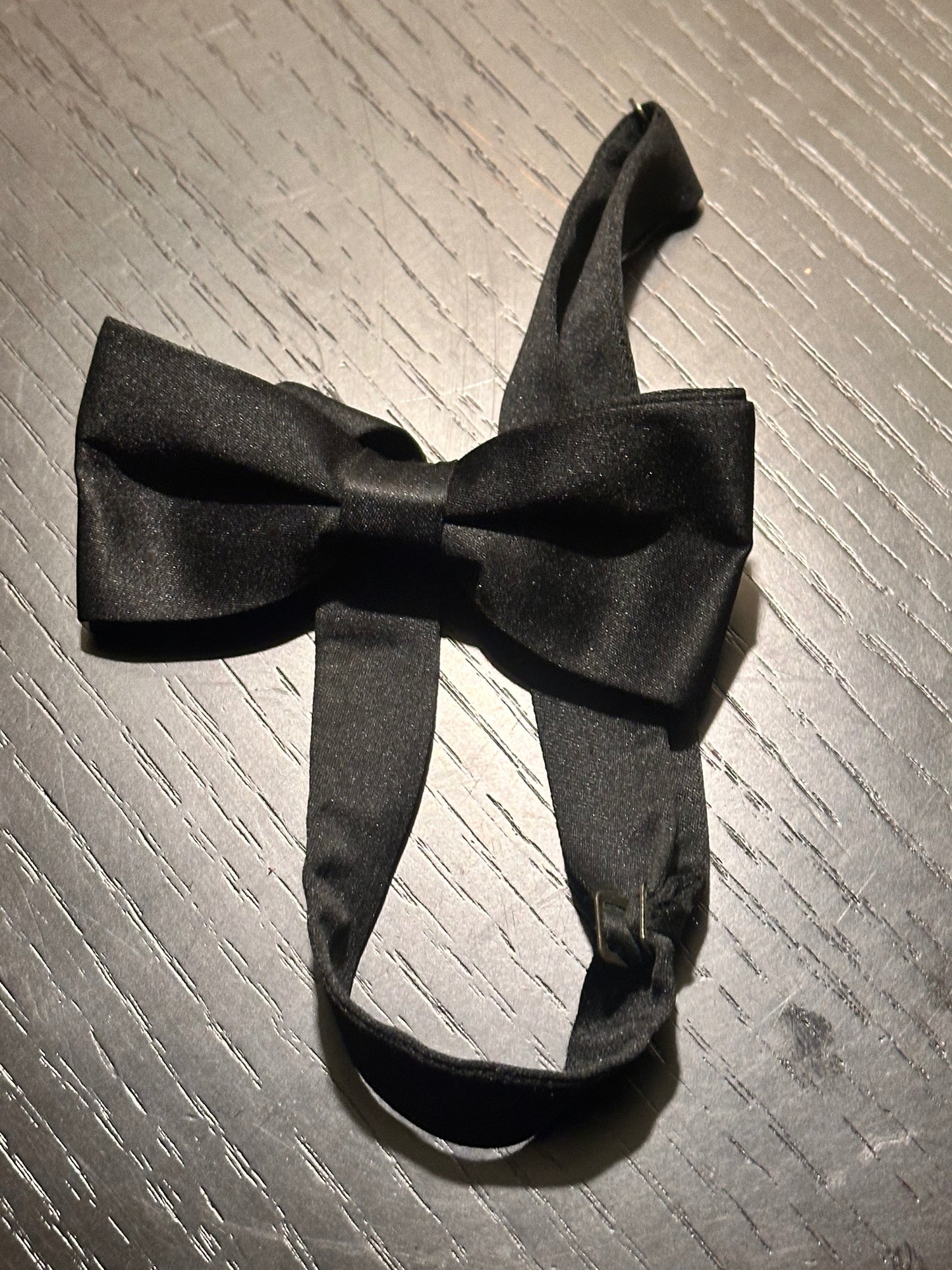THE OFFICE: Deangelo Vickers Black Bow Necktie