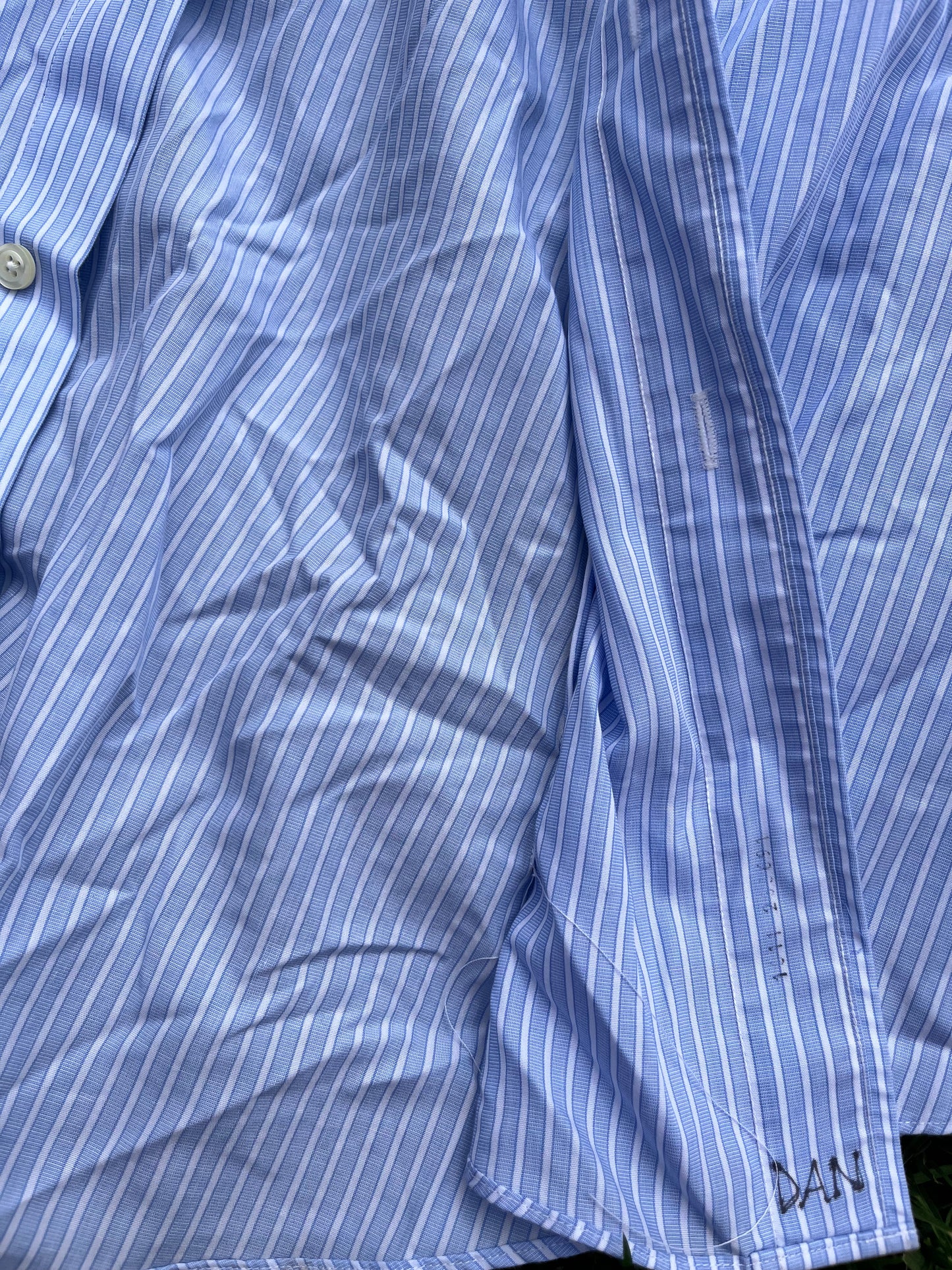 VEEP: Reed Scott “Dan Egan” BROOKS BROTHERS Blue and White Stripe Button Up Shirt (16/35)