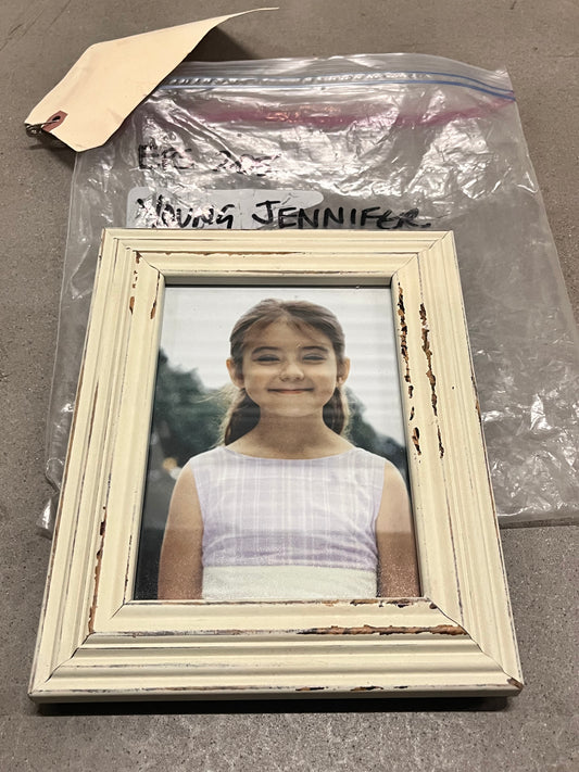 12 MONKEYS: Young Jennifer HERO Picture from Episode 205