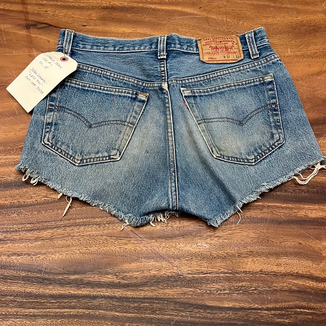 SILICON VALLEY: Carla's LEVI’S 501 Short Cut Denim Shorts (32)