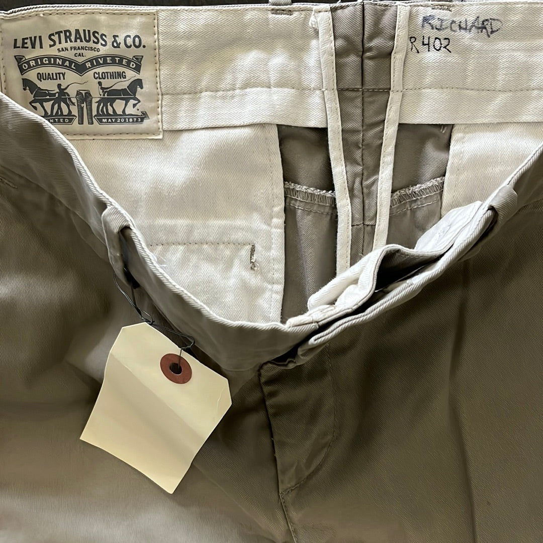 SILICON VALLEY: Richard's Khaki LEVI's Pants from Episode 402