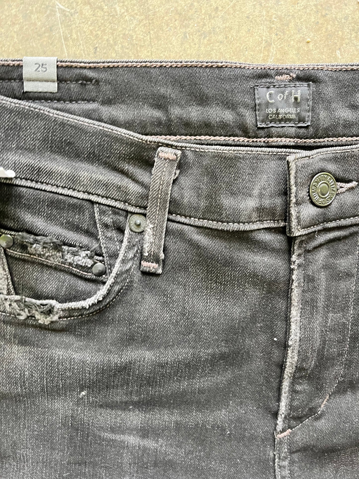 SHADES OF BLUE: Tess' Citizens of Humanity Denim Jeans (25)