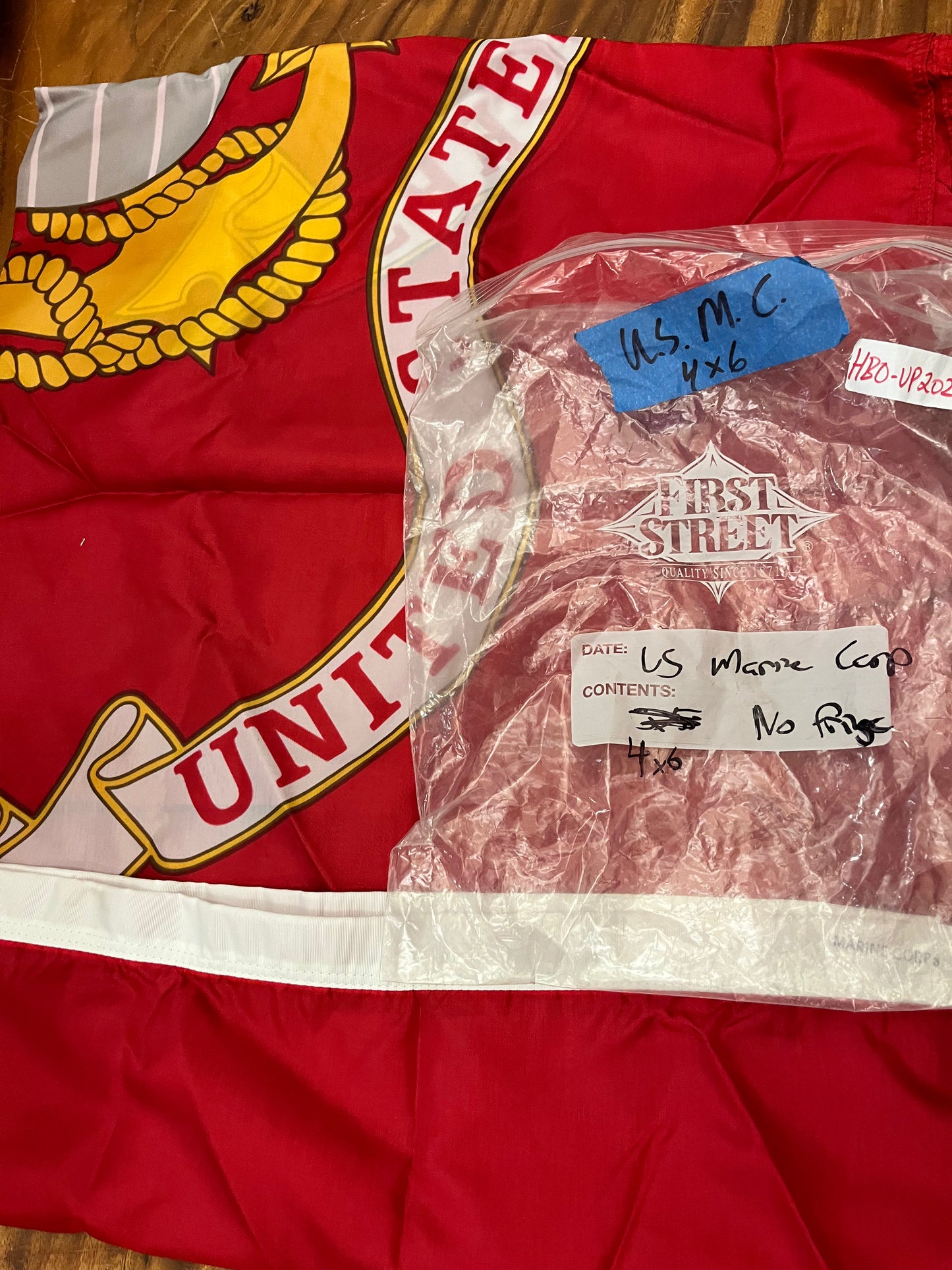 VEEP: Jonah's Whitehouse Hallway Fray Flag Set