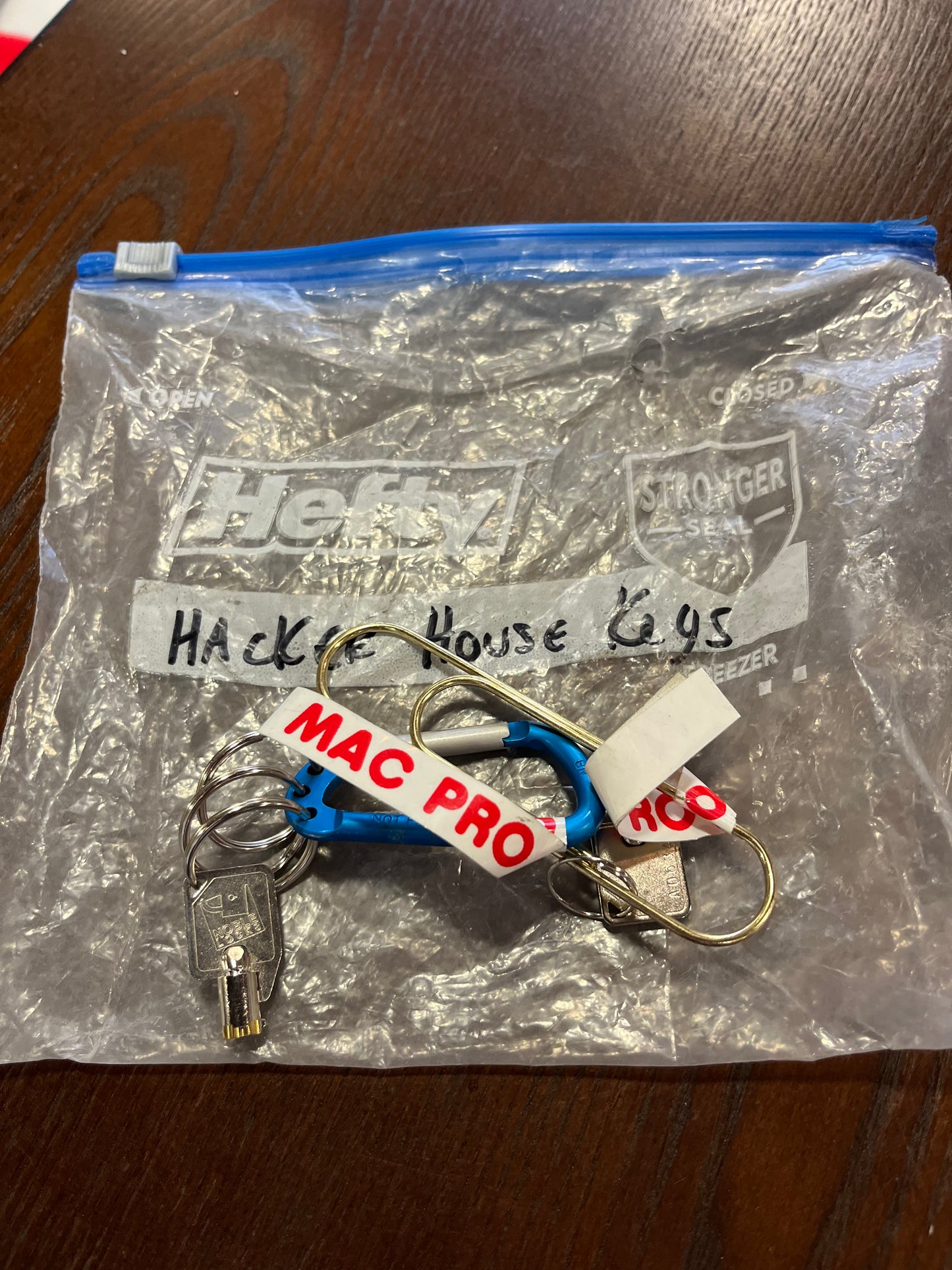 SILICON VALLEY: Richard's Hacker Hostel Keys