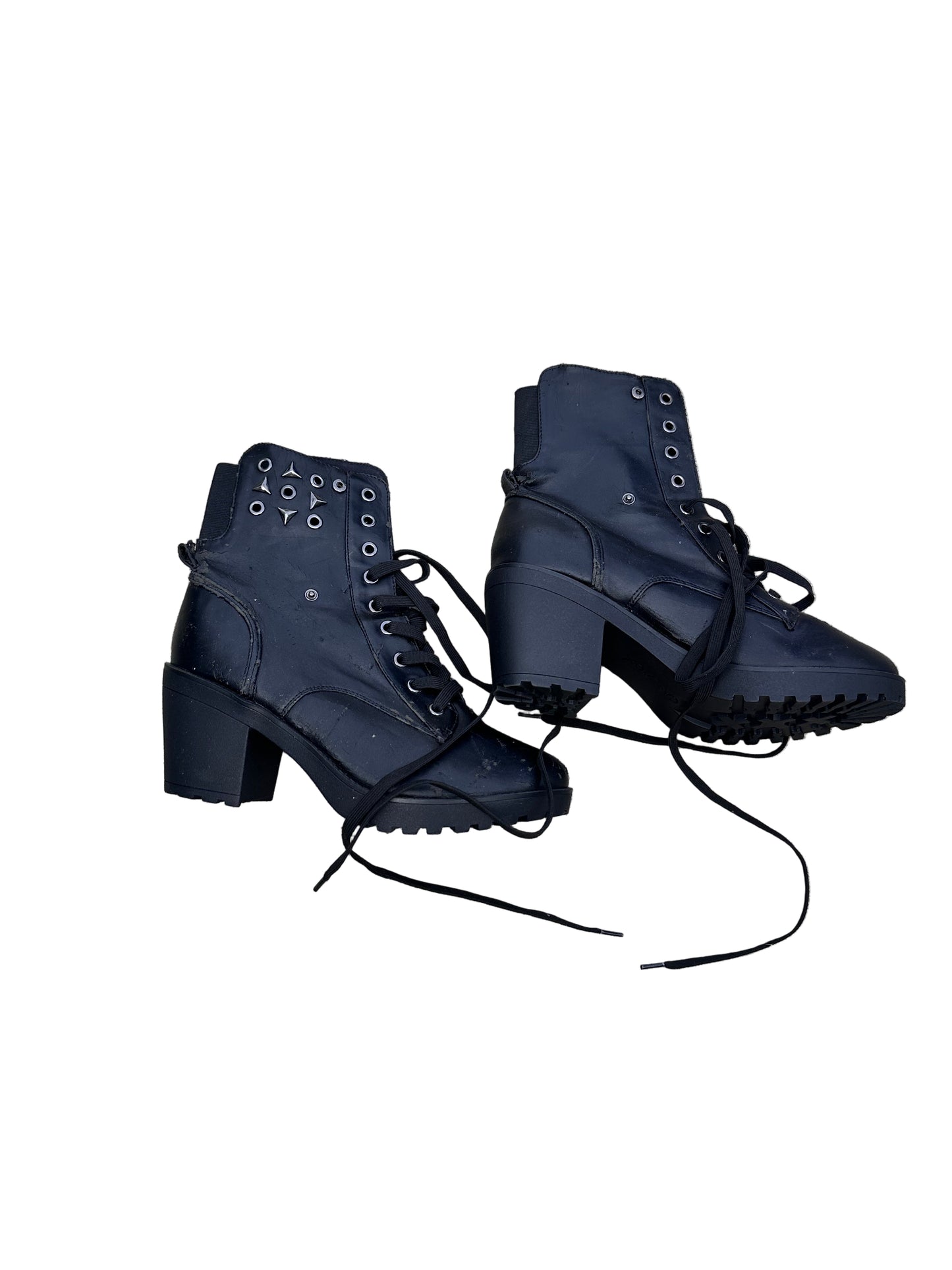 PARKS AND RECREATION: Donna’s Black Boots (11)