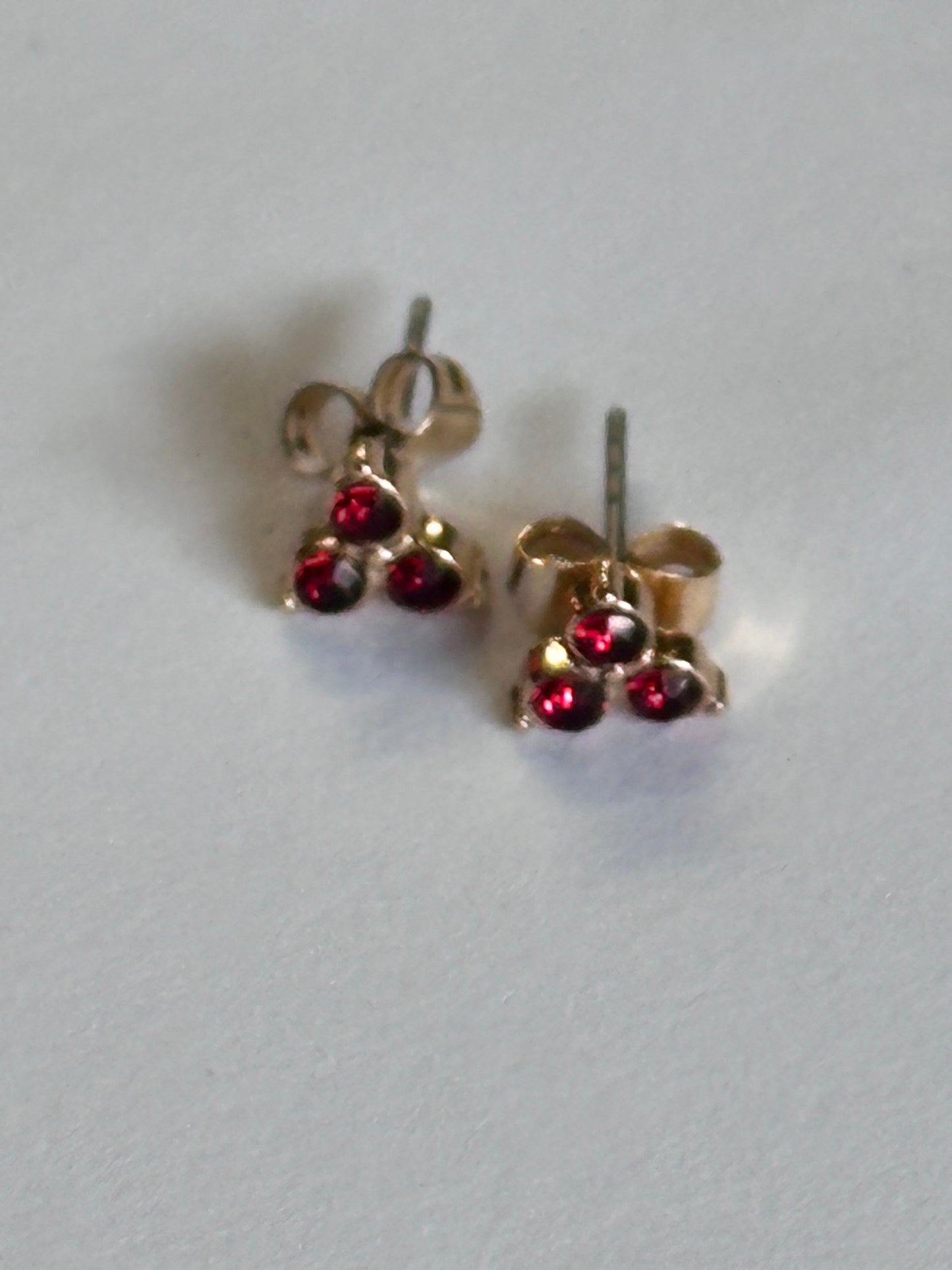 SONS OF ANARCHY: Gemma’s Red Stone Earrings