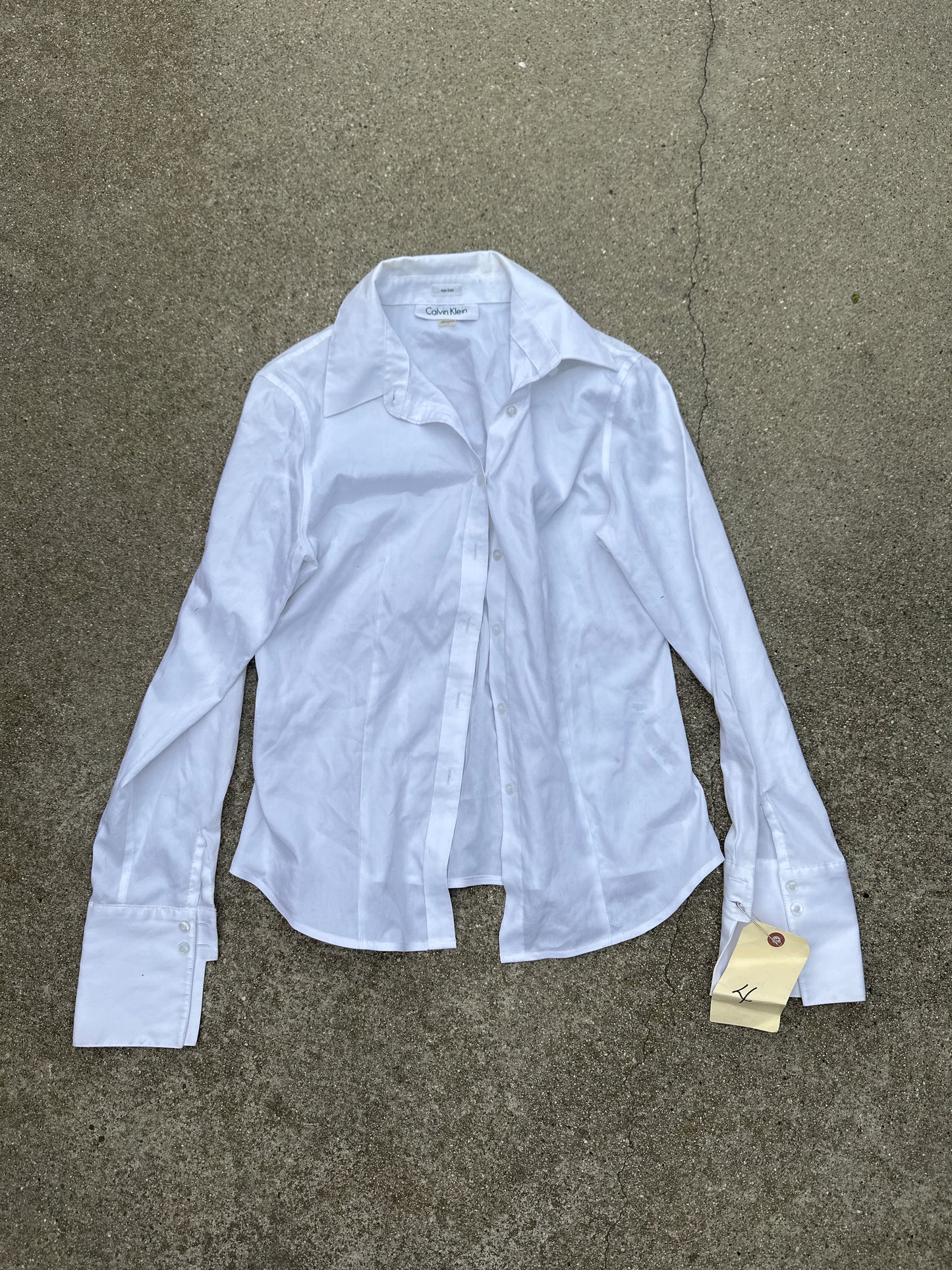 THE OFFICE: Pam’s White Button Shirt (4)