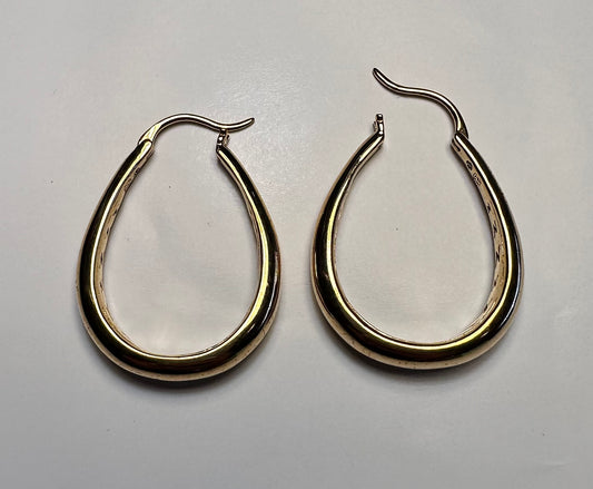 THE OFFICE: Pam Beesly's Gold Hoop Earrings