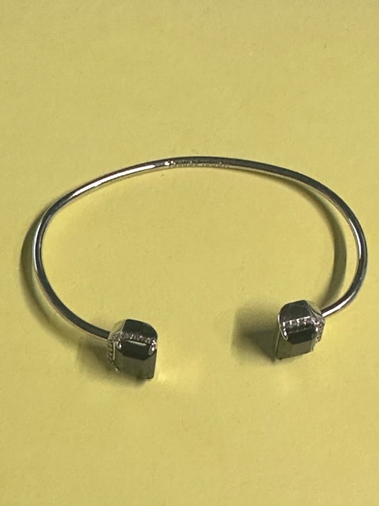 PARKS AND RECREATION: Leslie Knope HERO Bracelet