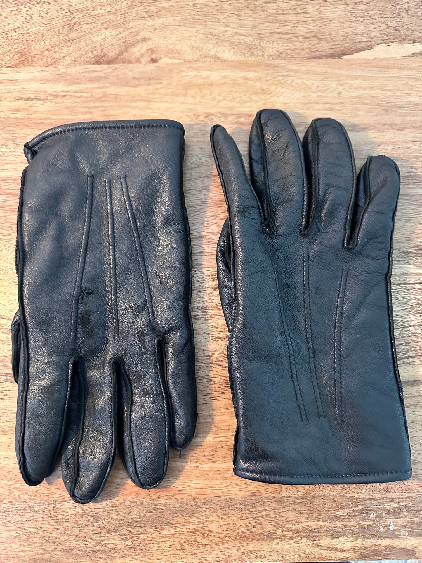THE OFFICE: Jim's Black Leather Gloves