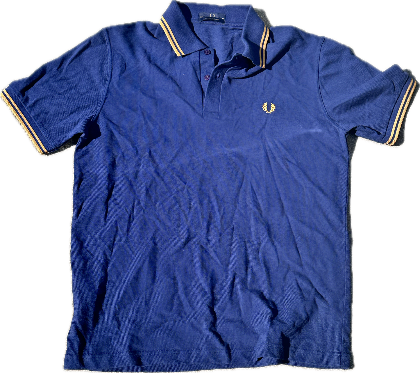 THE GENTLEMEN: Primetime’s FRED PERRY made in England Blue Short Sleeve Designer Collar Shirt (42/L))