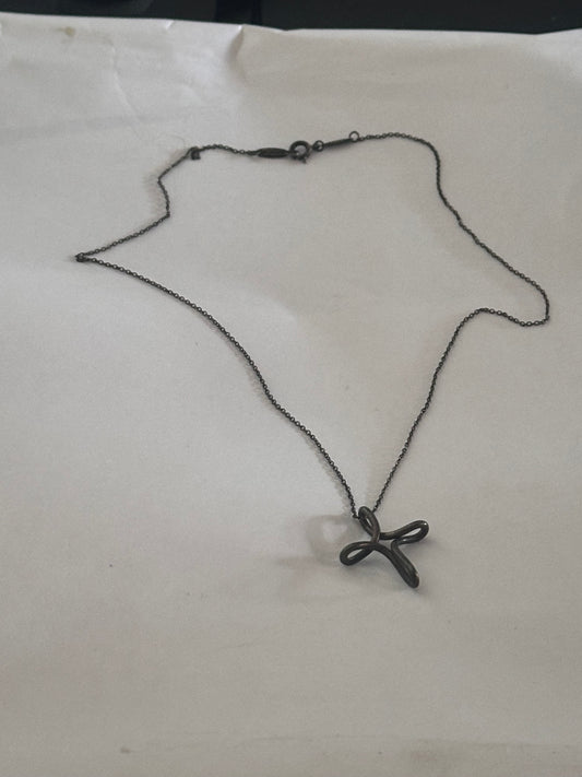 THE OFFICE: Pam Beesly's Gold Cross Necklace