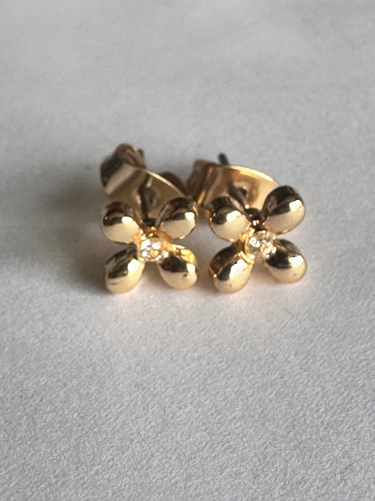 SONS OF ANARCHY: Gemma’s Gold Earrings