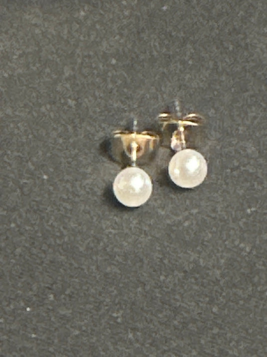 THE OFFICE: Pam Beesly's Small Pearl Earrings