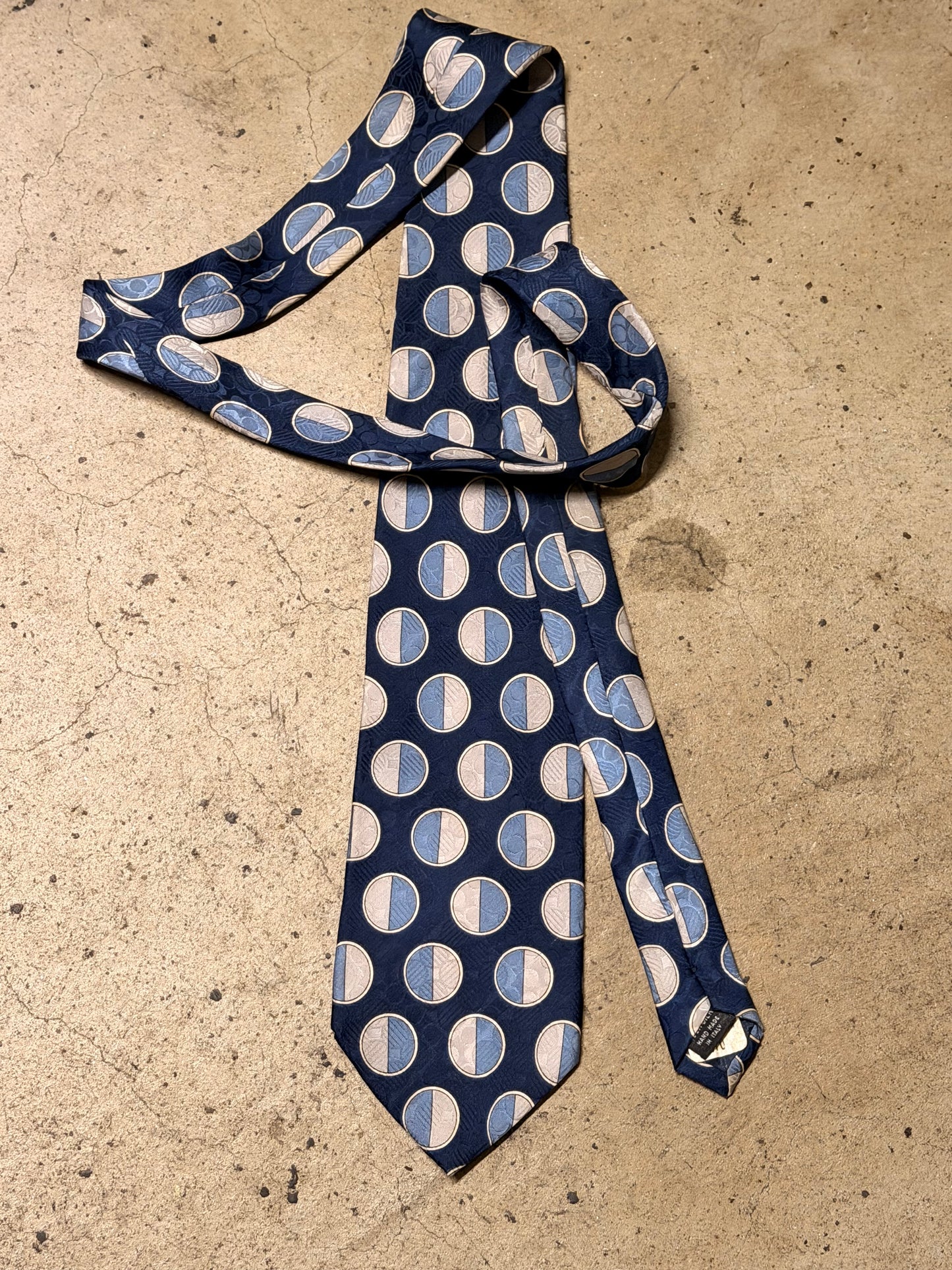 THE OFFICE: Creeds Production used Necktie