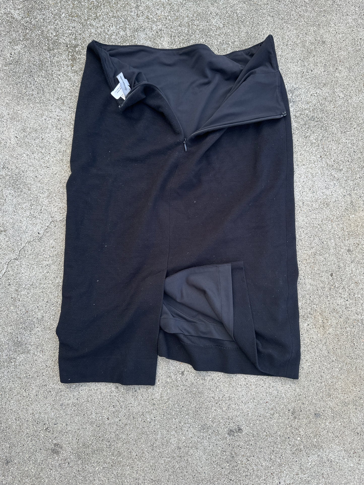 THE OFFICE: Pam Beesly’s Classic Black Skirt (4))