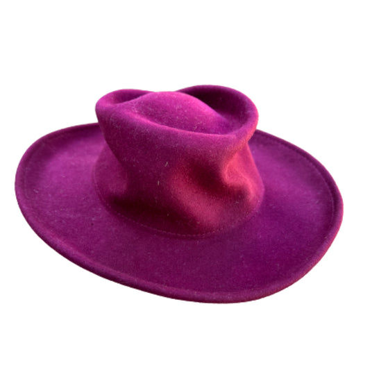 MAD MEN: Megan Draper’s 1960s style Red Hat