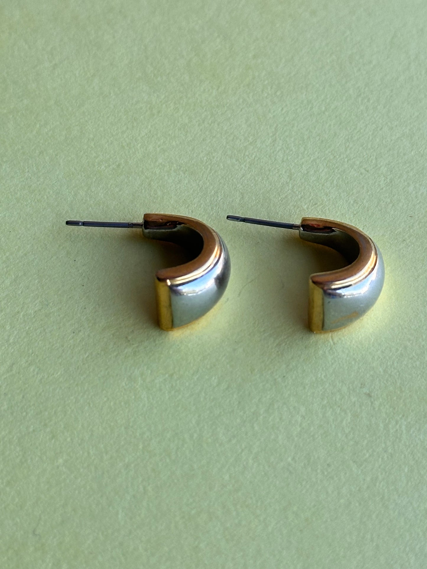 HOUSE: Dr Lisa Cuddy HERO Gold Silver semi-hoop Earrings