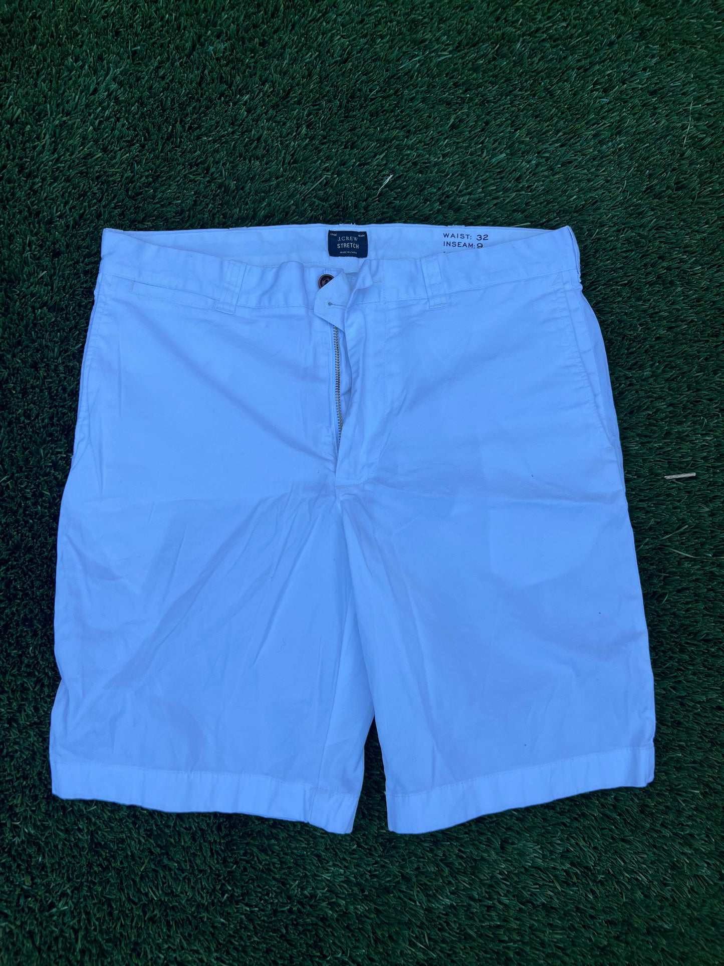 MAD MEN: Pete's White Flat Front 1960s Style Shorts (32)
