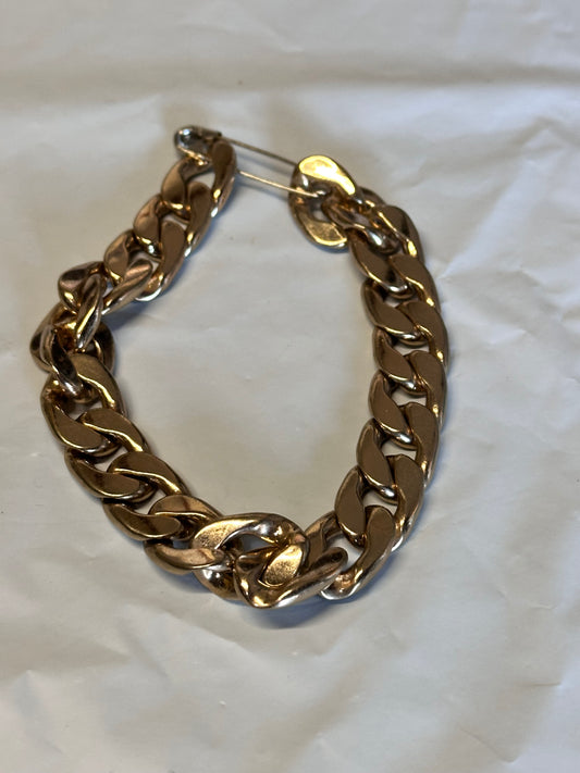 BALLERS: Spencer Strassmore’s (Dwayne Johnson) HERO Gold Chain Bracelet