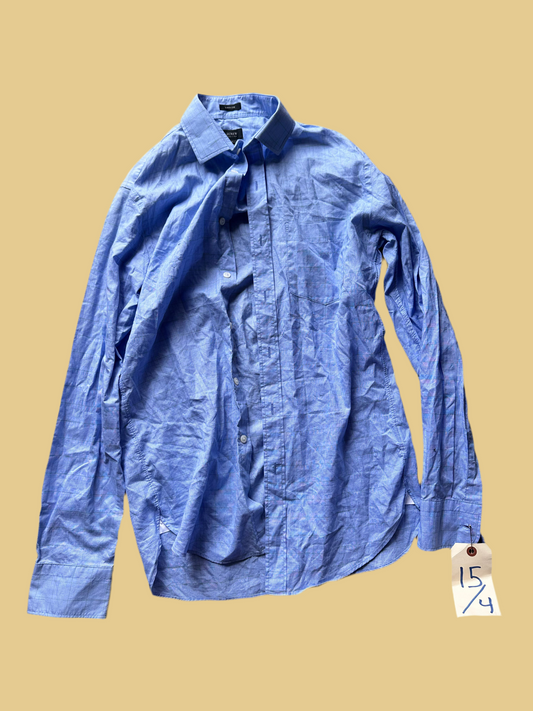 BONES: Agent Sweets’ J Crew Blue Button Shirt (15/34)