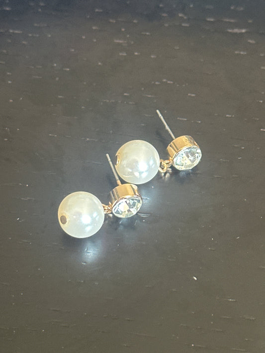 VEEP: Selina Meyer's HERO ALEXIS BITTAR faux gold and pearl drop Earrings