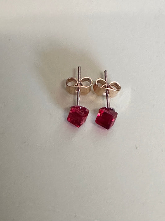 SONS OF ANARCHY : Gemma’s Red Stone Earrings