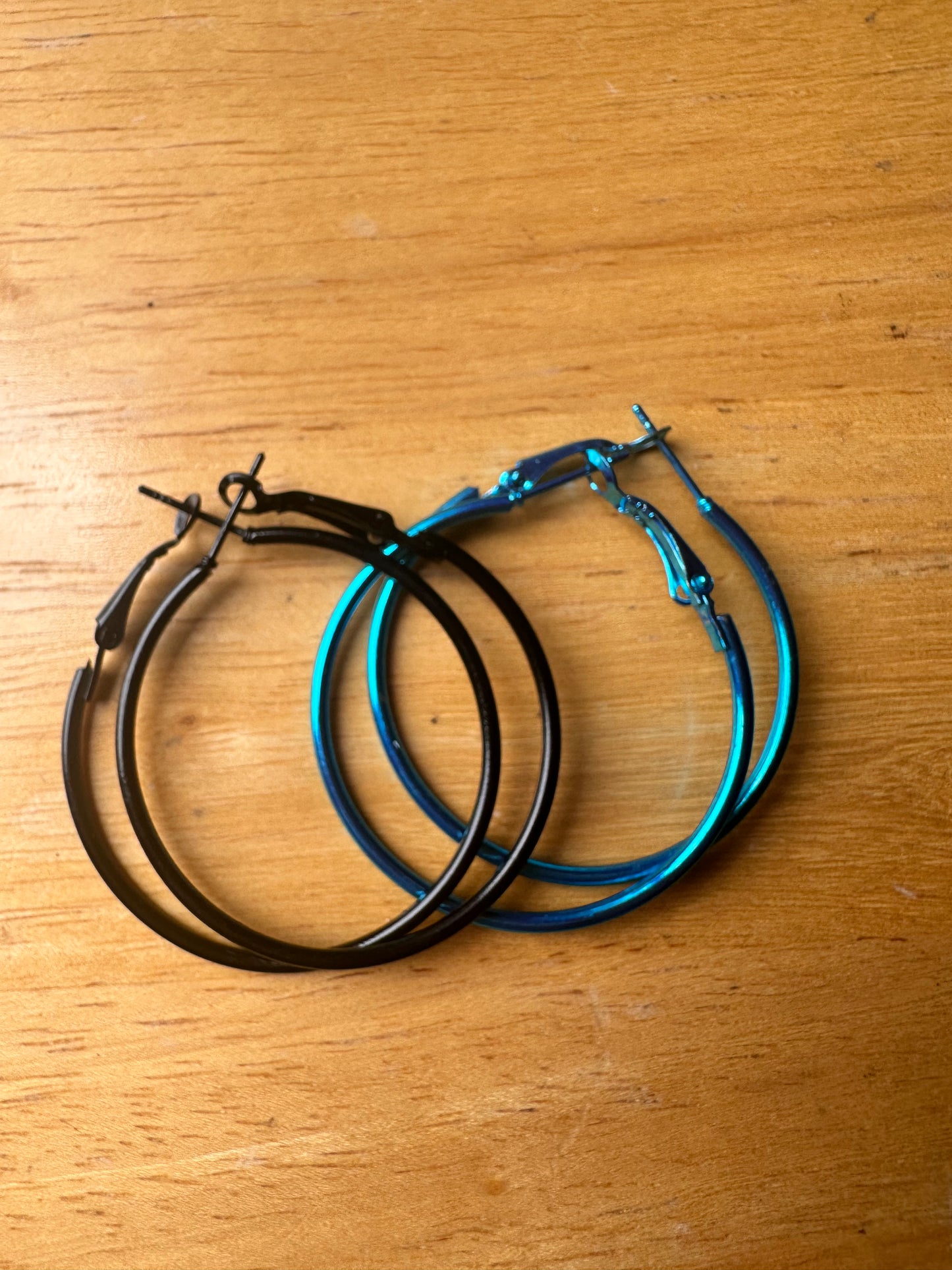 NEW GIRL: Cece's Color Hoop Earrings Set