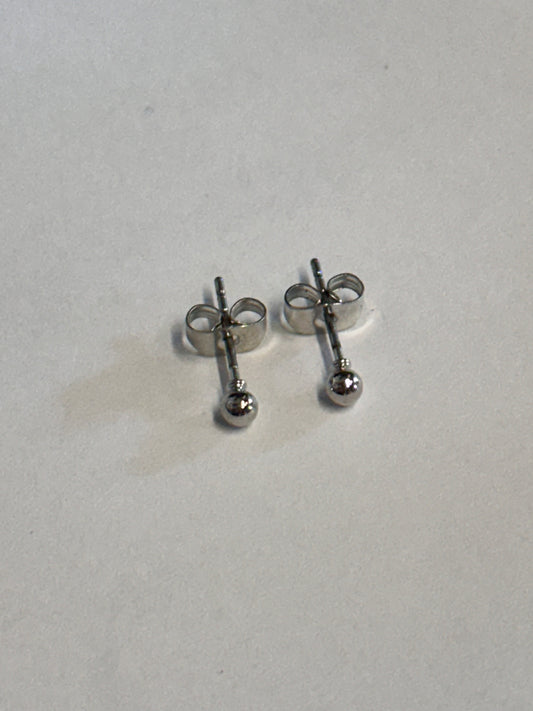 PARKS AND RECREATION: Leslie Knope HERO Earring Set